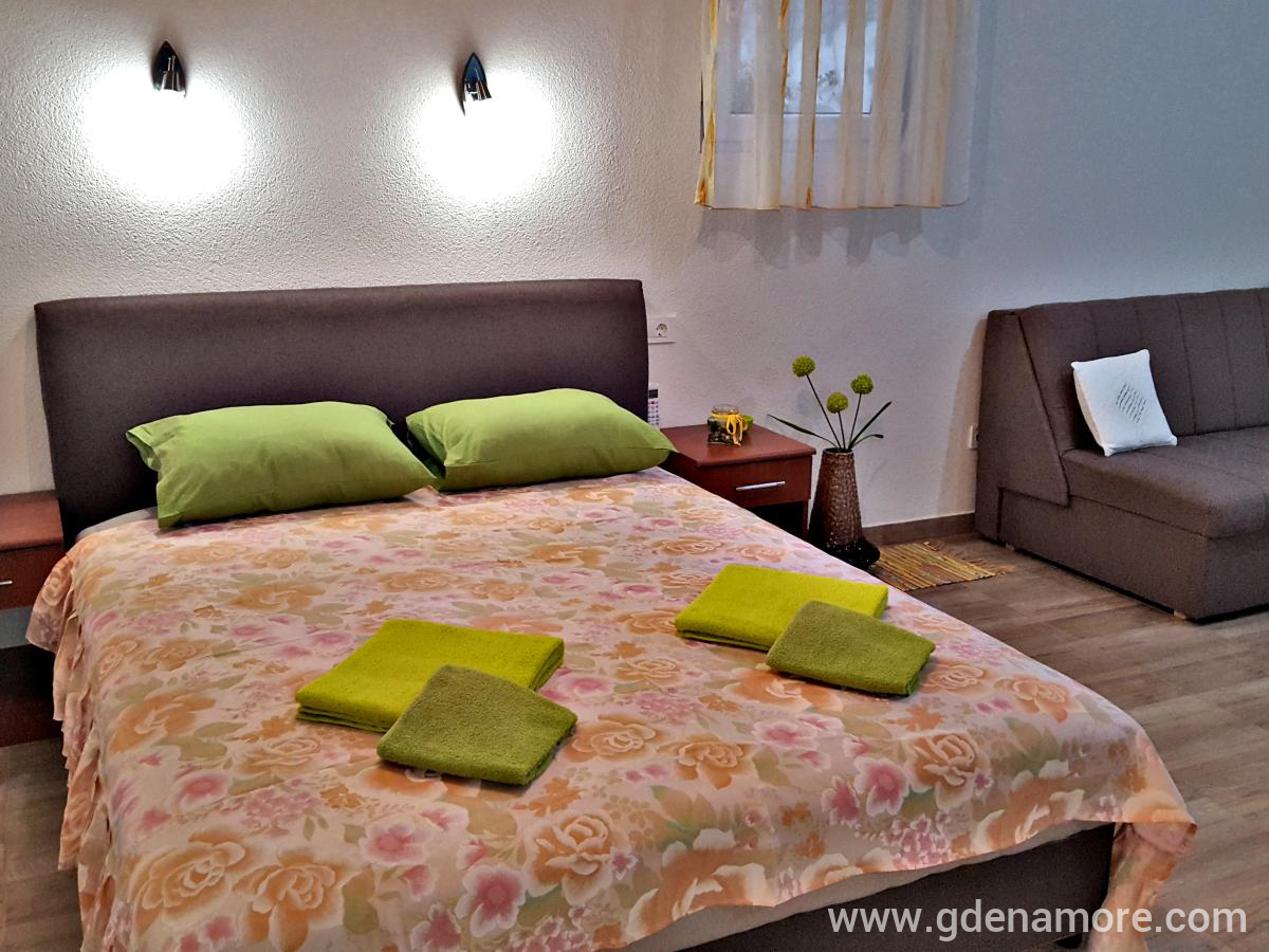 Apartman Anja, privatni smeštaj u mestu Bijela, Crna Gora - 20180811_121908